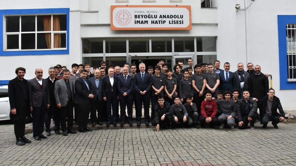 İstanbul Valimiz Sayın Davut GÜL'ün Okulumuzu Ziyareti